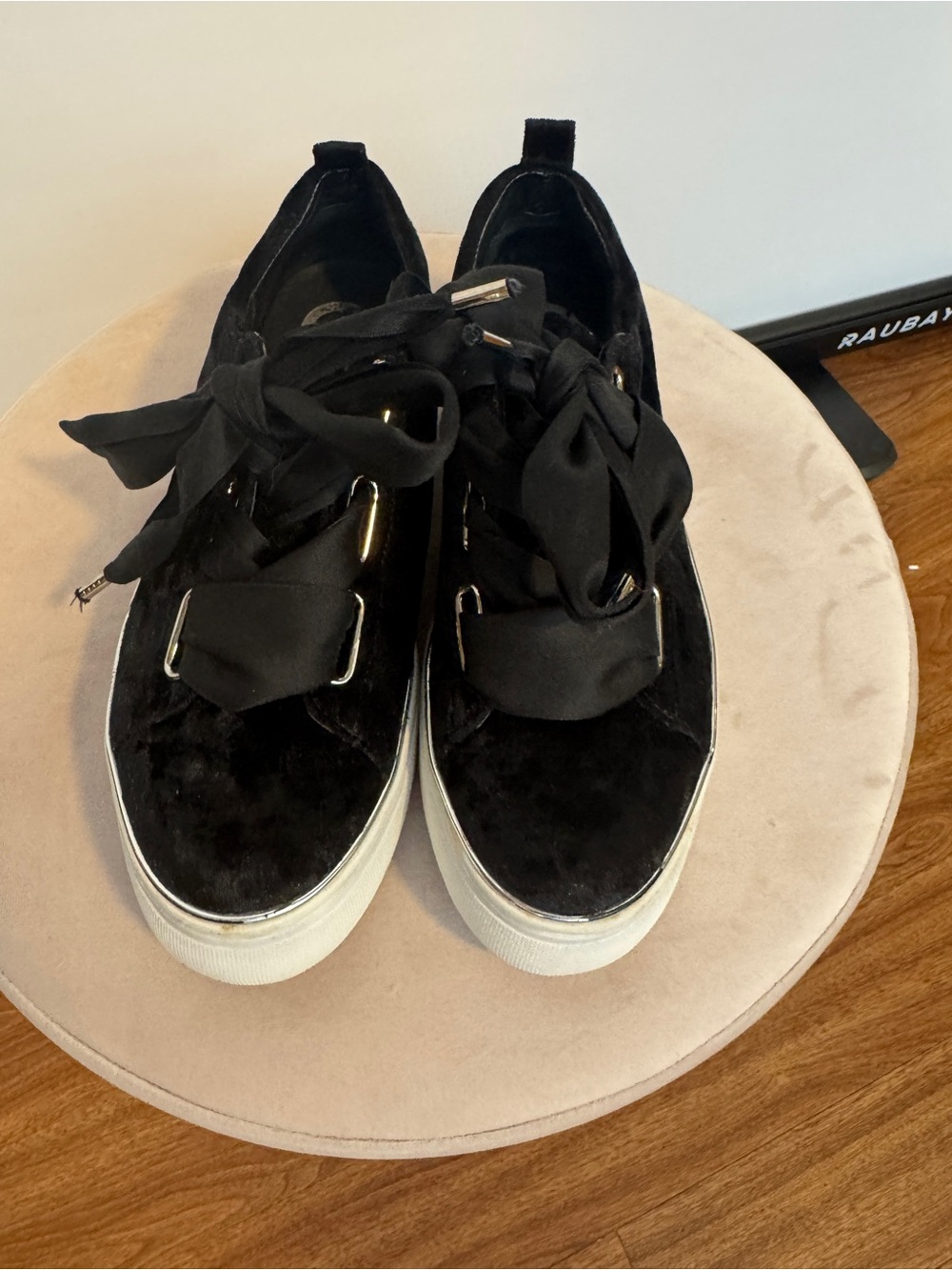 Wishbone Women's Black Black Fashion Sneakers with Oversized Bows – Size 8.5
